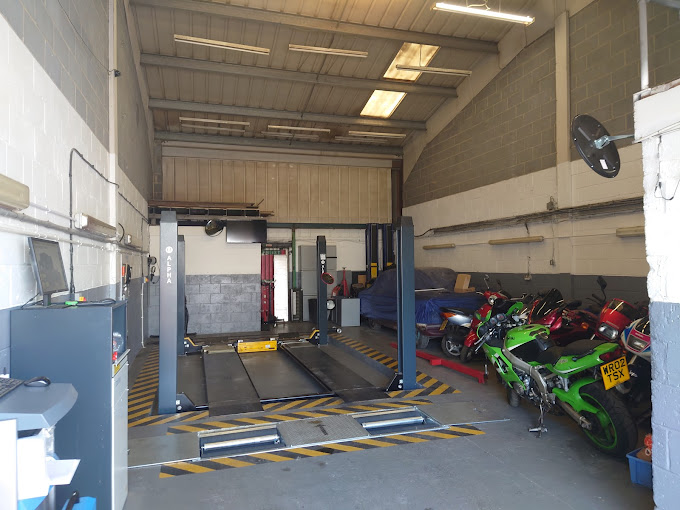 Car MOT Bay at A&J Motors Aylesford